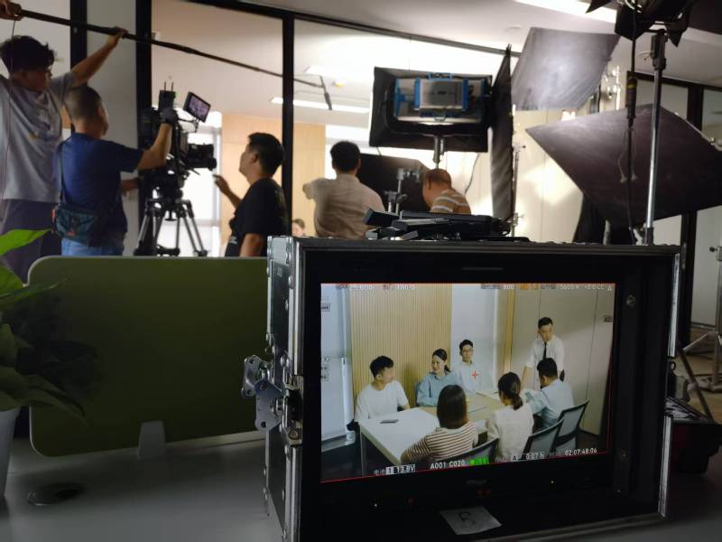 江山市TVC拍摄公司：科技产品视觉化大师，诠释未来感与功能美学